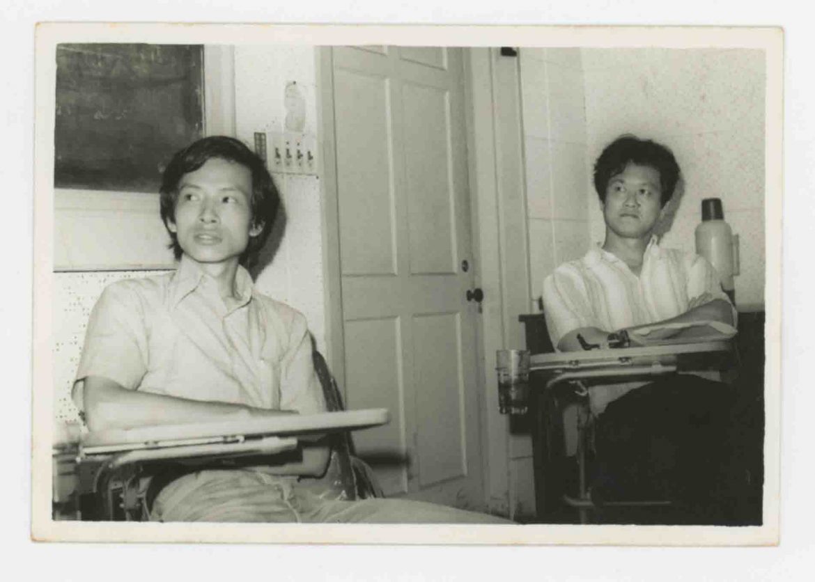 年份不詳,吳念真與黃春明留影。(季季/照片提供) 年份不詳,吳念真與黃春明留影。(季季/照片提供)